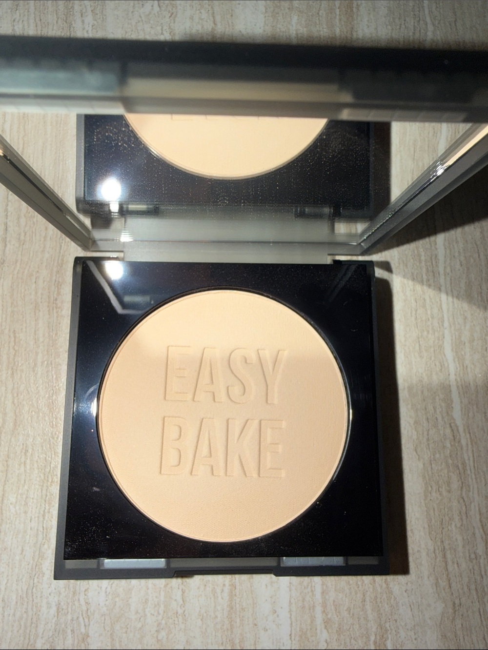 Huda beauty Easy Bake Pressed Face Powder - pound cake